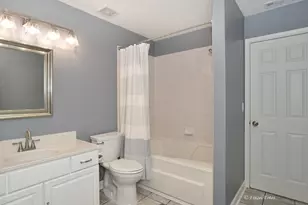 3314 Blue Ridge Dr, Carpentersville, IL 60110 - Photo 10