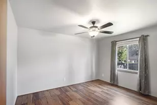 310 N Huntington Dr, McHenry, IL 60050 - Photo 10