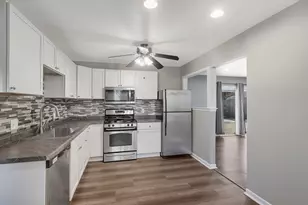 310 N Huntington Dr, McHenry, IL 60050 - Photo 2