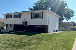 433 W Diversey Ave, Addison, IL 60101 - Photo 2