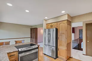 8532 W 107th St, Palos Hills, IL 60465 - Photo 2