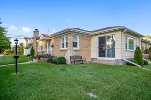 8001 N Elmore St, Niles, IL 60714 - Photo 2