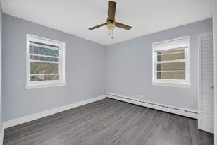 2046 E 72nd Pl, Chicago, IL 60649 - Photo 10