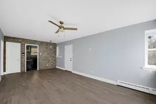 2046 E 72nd Pl, Chicago, IL 60649 - Photo 16