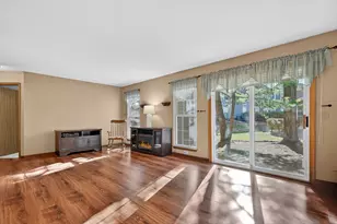 909 Little Falls Ct, Elk Grove Village, IL 60007 - Photo 4