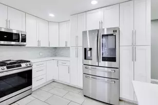 1239 Spring Valley Dr, Carol Stream, IL 60188 - Photo 12