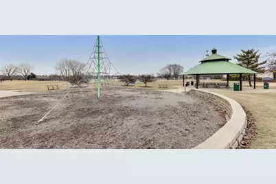 1239 Spring Valley Drive, Carol Stream, IL 60188 - Photo 42