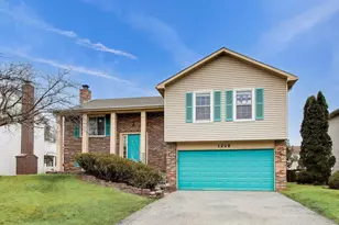 1239 Spring Valley Dr, Carol Stream, IL 60188 - Photo 2