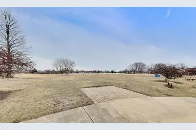 1239 Spring Valley Drive, Carol Stream, IL 60188 - Photo 44