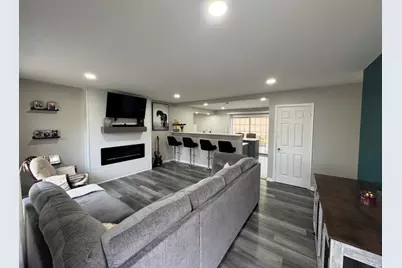 8112 S Applewood Court, Hanover Park, IL 60133 - Photo 2