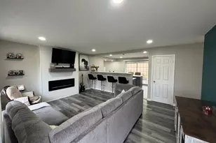 8112 S Applewood Ct, Hanover Park, IL 60133 - Photo 2