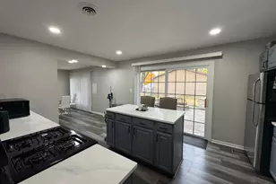 8112 S Applewood Ct, Hanover Park, IL 60133 - Photo 10