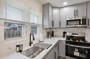 366 N Hemlock Ave, Wood Dale, IL 60191 - Photo 8