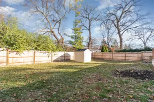 2424 E Thornwood Dr, Lindenhurst, IL 60046 - Photo 14