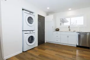 1104 Redwood Ave, Bloomington, IL 61701 - Photo 8