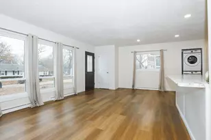 1104 Redwood Ave, Bloomington, IL 61701 - Photo 6