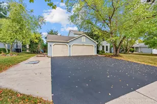 1820 Crofton Dr, Algonquin, IL 60102 - Photo 4