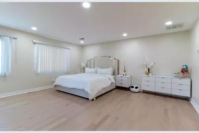 5644 Lyons Street, Morton Grove, IL 60053 - Photo 14