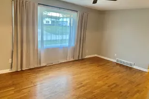 125 Arthur Dr, Woodstock, IL 60098 - Photo 6