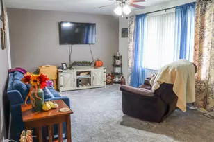 523 Barden St, Morrison, IL 61270 - Photo 4