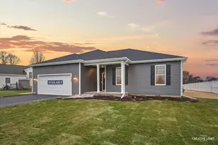 790 Cascade Dr, Marengo, IL 60152 - Photo 2