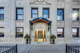 3530 N Lake Shore Dr, Chicago, IL 60657 - Photo 2