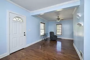 1045 Grand Blvd, Aurora, IL 60505 - Photo 10