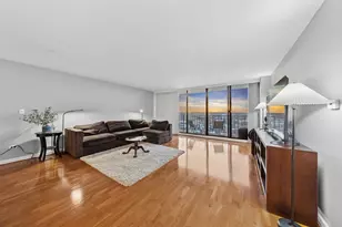 3150 N Sheridan Rd, Chicago, IL 60657 - Photo 2