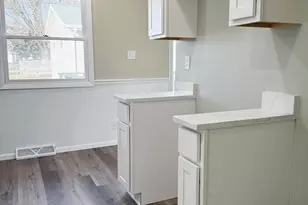 419 Ferris St, Dixon, IL 61021 - Photo 12