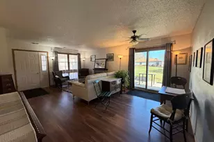 807 Village Ln, Sterling, IL 61081 - Photo 4