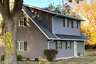 206 S Cherry St, Crescent City, IL 60928 - Photo 2