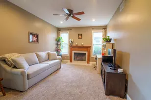 864 Red Clover Dr, Aurora, IL 60504 - Photo 6
