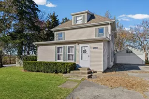 110 W Warren St, Saint John, IL 61873 - Photo 2