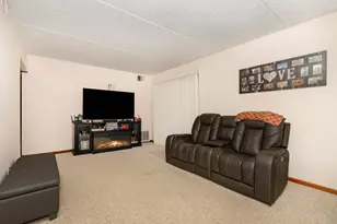 1472 N Rock Run Dr, Crest Hill, IL 60403 - Photo 2