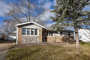 8766 S 83rd Ct, Hickory Hills, IL 60457 - Photo 2