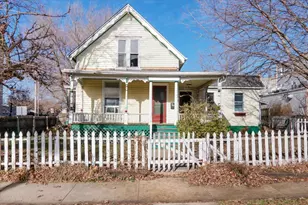 109 W Mulberry St, Bloomington, IL 61701 - Photo 2