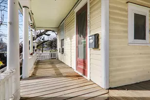 109 W Mulberry St, Bloomington, IL 61701 - Photo 6