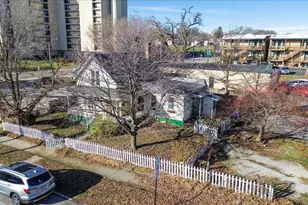 109 W Mulberry St, Bloomington, IL 61701 - Photo 26