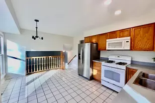 2112 N Kennicott Dr, Arlington Heights, IL 60004 - Photo 6