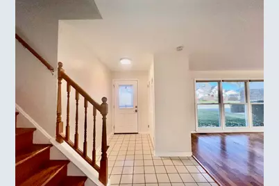 2112 N Kennicott Drive, Arlington Heights, IL 60004 - Photo 2