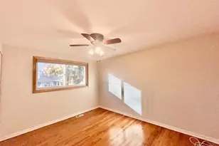 2112 N Kennicott Dr, Arlington Heights, IL 60004 - Photo 10