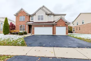 125 N Spruce Ave, Wood Dale, IL 60191 - Photo 2