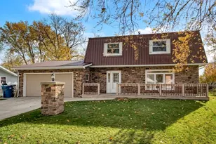 9 Hilltop Dr, Bourbonnais, IL 60914 - Photo 1