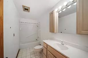 6623 Patton Dr, Woodridge, IL 60517 - Photo 16