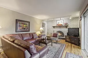 2407 N Hickory Ln, Arlington Heights, IL 60004 - Photo 6