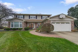 2407 N Hickory Ln, Arlington Heights, IL 60004 - Photo 2
