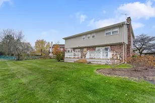 2407 N Hickory Ln, Arlington Heights, IL 60004 - Photo 24