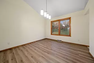 6618 Deer Isle Dr, Cherry Valley, IL 61016 - Photo 12