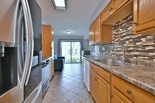 658 Claridge Cir, Hoffman Estates, IL 60169 - Photo 14