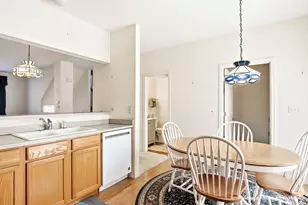 548 New Haven Dr, Cary, IL 60013 - Photo 8